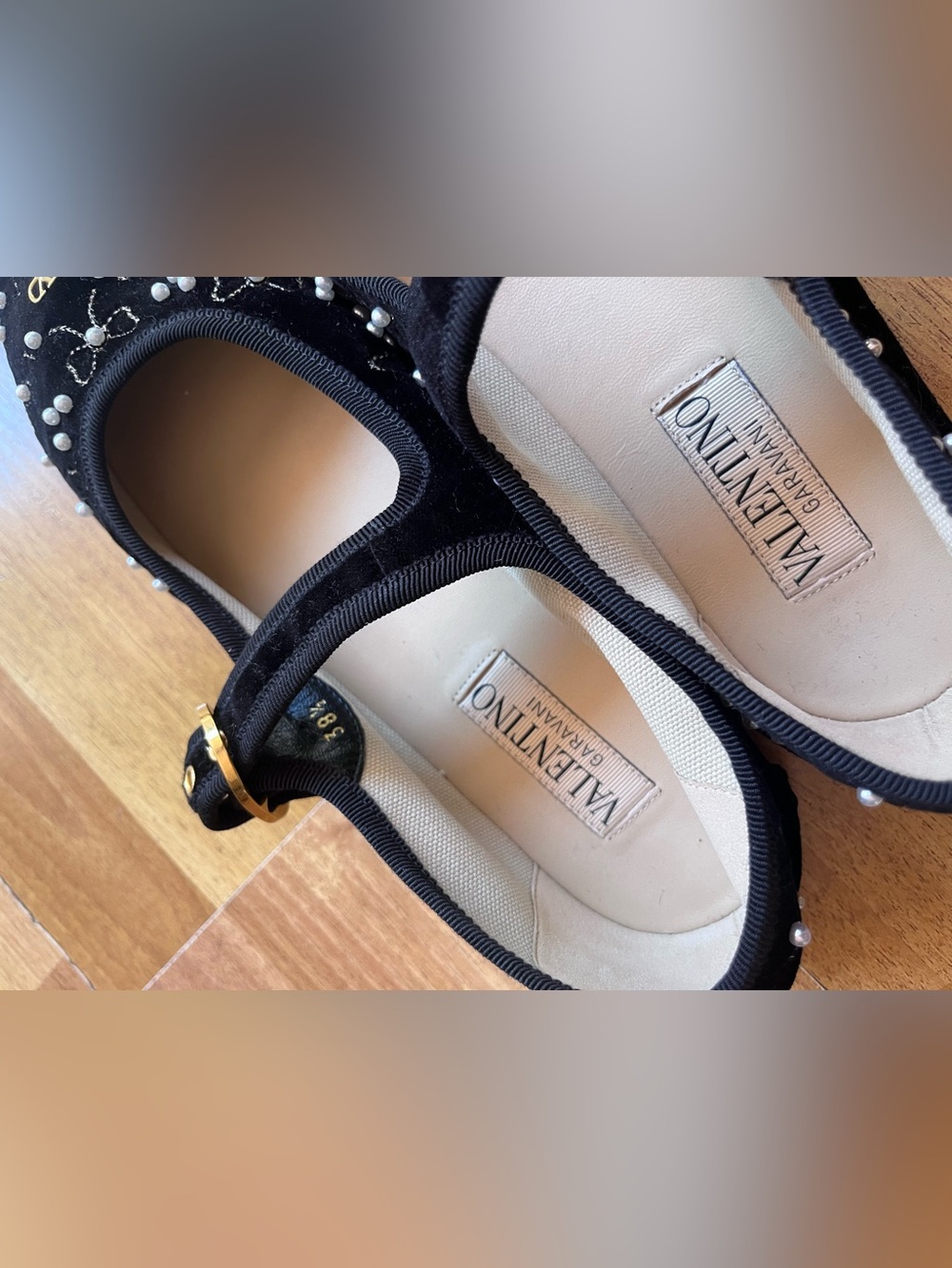 Valentino Garavani Black Velvet Womens Mary Jane’s with Pearls Size 38 1/2 (8.5) - Picture 3 of 6